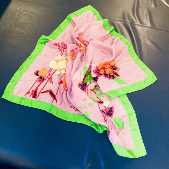 MANGO LARGE 39" x 39" square silk scarf glorious- floral garden print - Picture 5 of 6